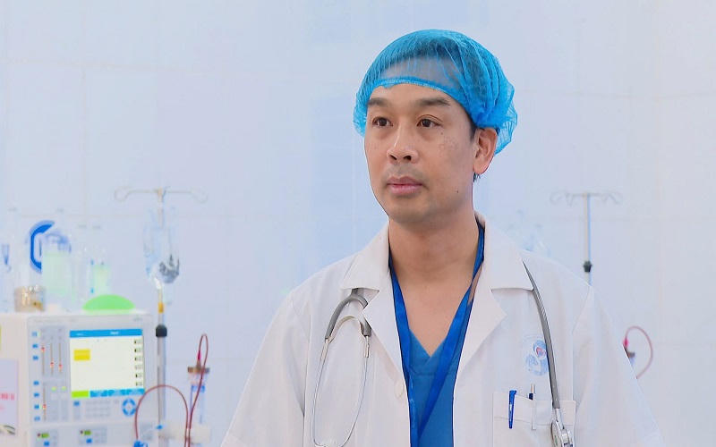 Bác sĩ Chuyên khoa I Trần Nam Sơn, Trưởng Khoa Cấp cứu - Thận nhân tạo, Bệnh viện Đa khoa khu vực Phú Thọ.