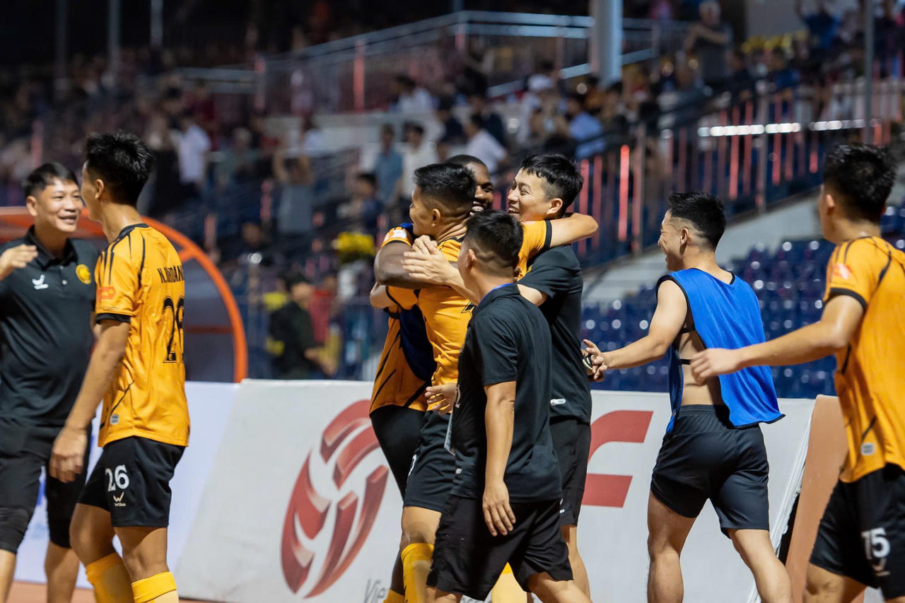 Vòng 17 V.League: Thanh Hoá bùng nổ