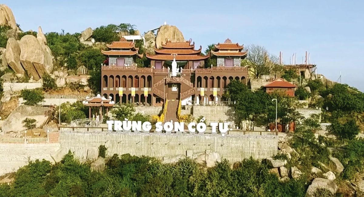 Trùng Sơn Cổ Tự – điểm tựa tâm linh trên núi Phụng Sơn nhìn ra biển Ninh Chữ