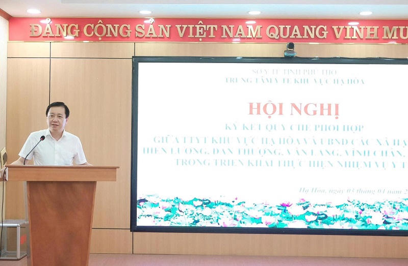 Tiến sĩ Lê Quang Thọ – Phó Giám đốc Thường trực Sở Y tế tỉnh Phú Thọ phát biểu chỉ đạo hội nghị (Ảnh: TTYT khu vực Hạ Hòa).