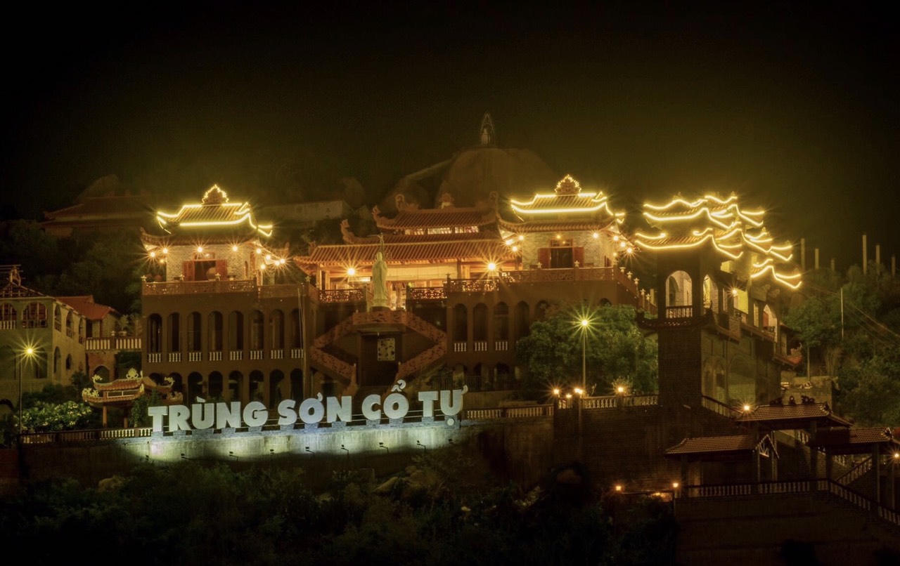 Trùng Sơn Cổ Tự sau 10 năm trùng tu đã trở thành điểm thu hút du khách trong và ngoài nước về chiêm bái và tham quan