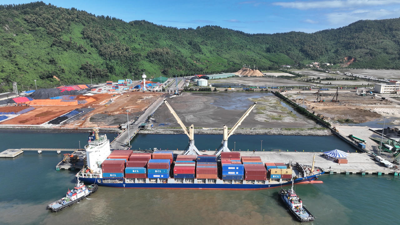 Dự án xây dựng bến số 6 cảng Chân Mây với tổng vốn đầu tư hơn 928 tỷ đồng được kỳ vọng sẽ tạo bước đột phá về năng lực tiếp nhận tàu biển.