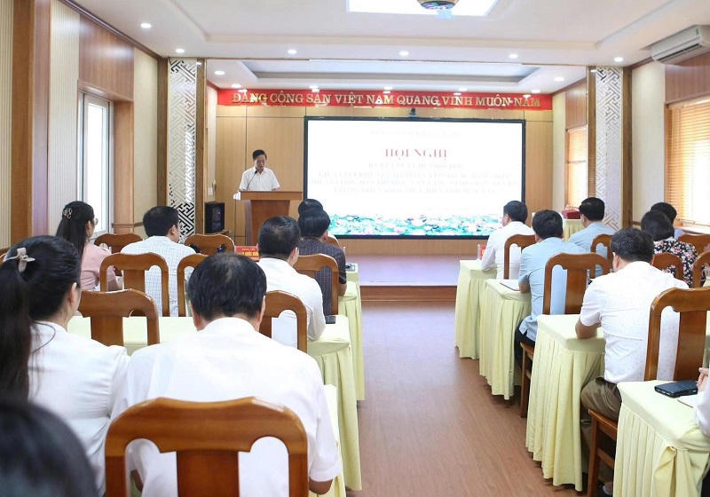 Ông Phan Quốc Hưng – Giám đốc Trung tâm Y tế khu vực Hạ Hòa phát biểu tại hội nghị (Ảnh: TTYT khu vực Hạ Hòa).