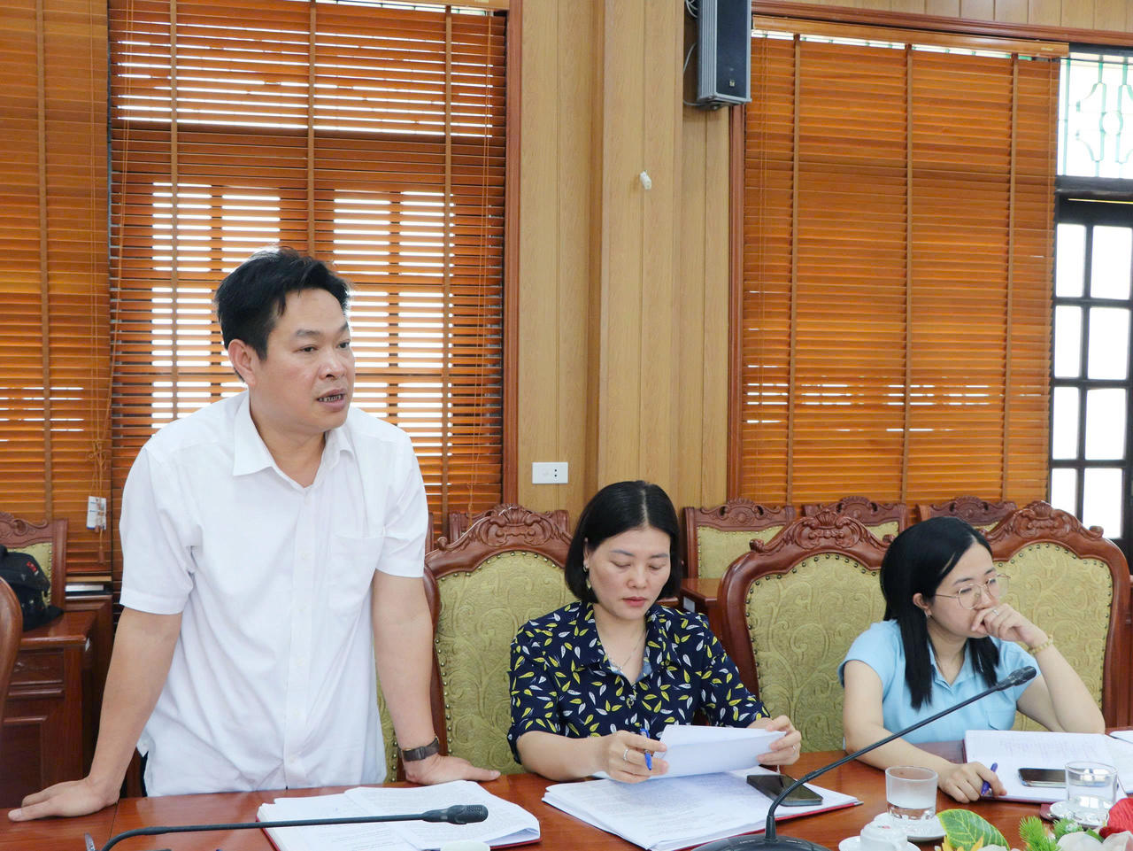 Ông Ngô Anh văn - Phó GĐ Trung tâm  phục vụ hành chính công phát biểu.