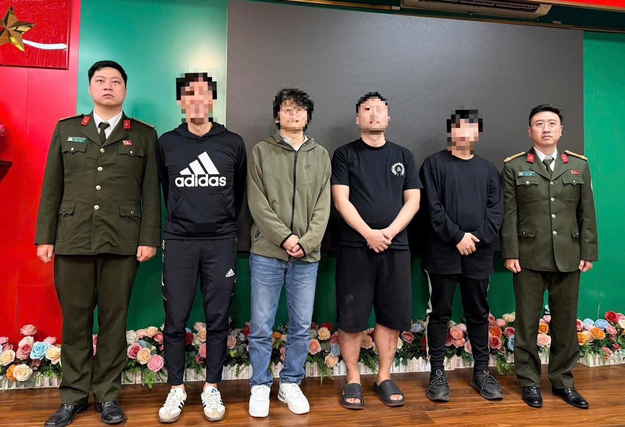 Một ổ nhóm người nước ngoài hoạt động lừa đảo bị Công an thành phố phát hiện. Ảnh: CACC
