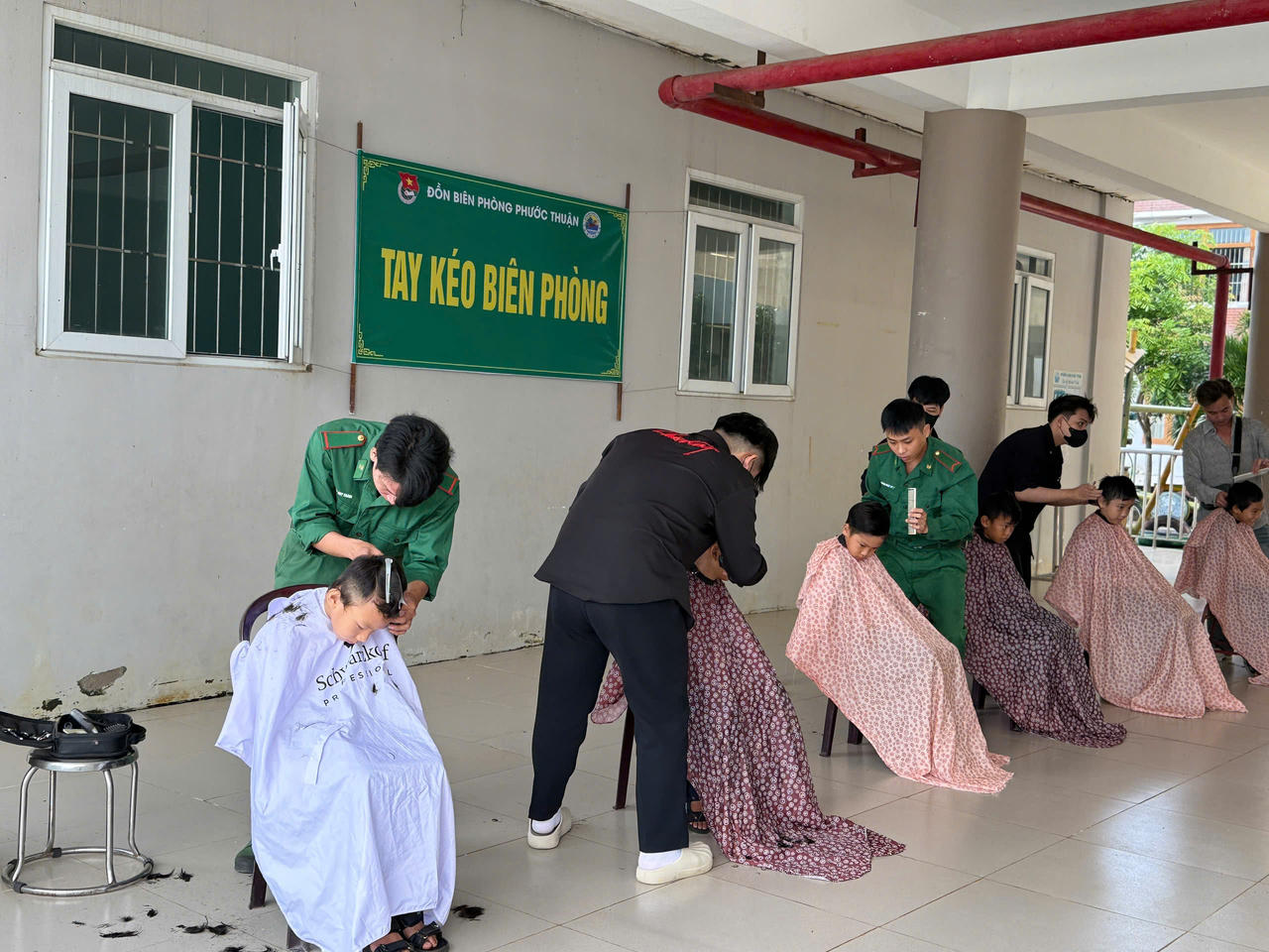 Mô hình dân vận khéo “Tay kéo Biên phòng” tại Đồn Biên phòng Phước Thuận mang lại niềm vui giản dị cho người dân địa phương.