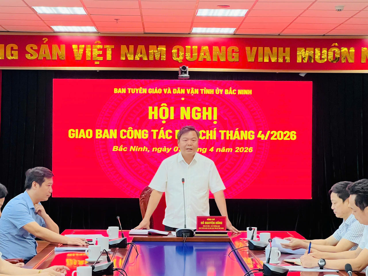 Phó Trưởng Ban Tuyên giáo và Dân vận Tỉnh ủy Hồ Nguyên Hồng phát biểu kết luận hội nghị.