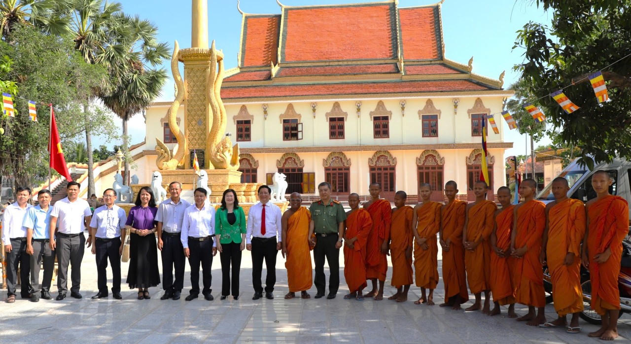 Chủ tịch tỉnh An Giang chúc Tết Chôl Chnăm Thmây của đồng bào dân tộc Khmer