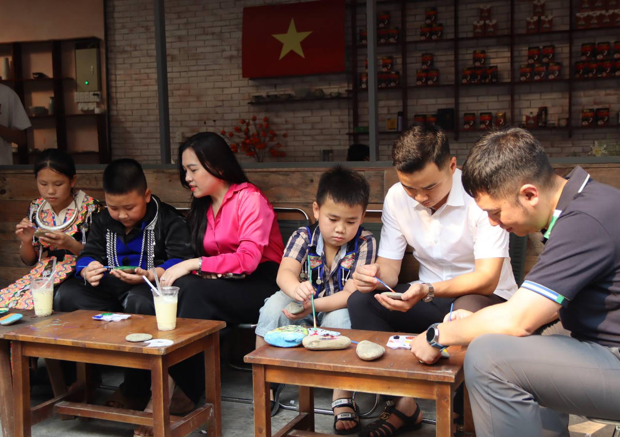 Từ viên đá kể chuyện, ươm mầm sân chơi cho trẻ em vùng cao