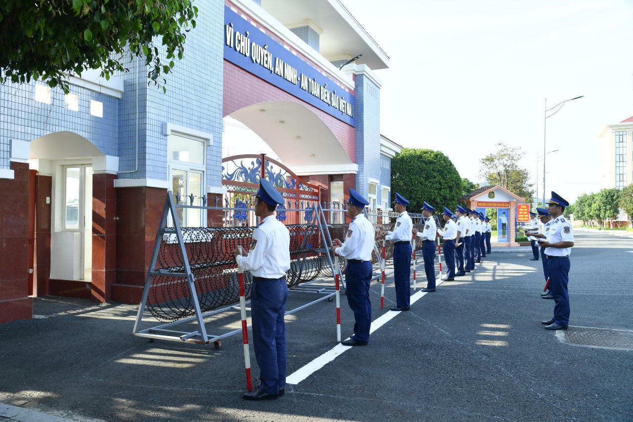 Bộ Tư lệnh Vùng Cảnh sát biển 4 luyện tập các phương án bảo vệ cơ quan, đơn vị.