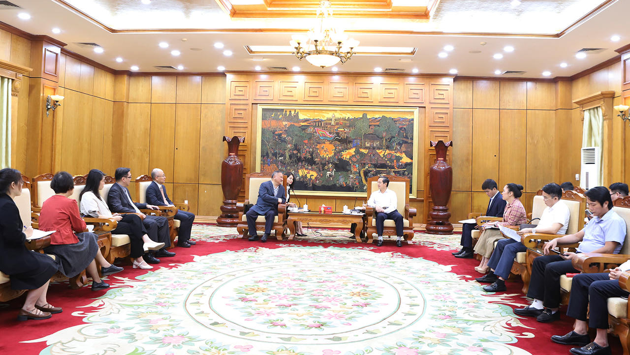 Quang cảnh buổi làm việc.