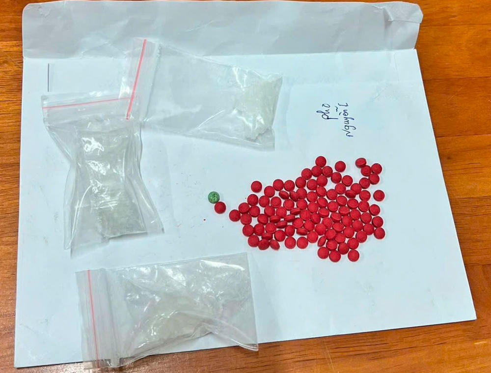 96 viên nén ma túy tổng hợp (gồm 95 viên màu hồng và 1 viên màu xanh