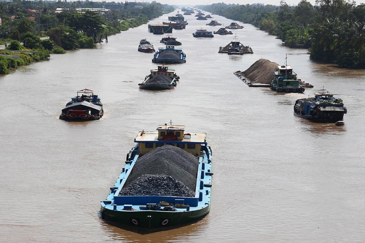 Quy định mới về vận tải hàng hóa siêu trường, siêu trọng đường thủy nội địa