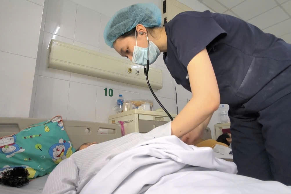 Sống gần cây bạch đàn, người phụ nữ mắc viêm màng não