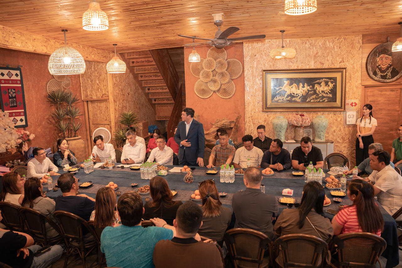 Quang cảnh buổi làm việc.