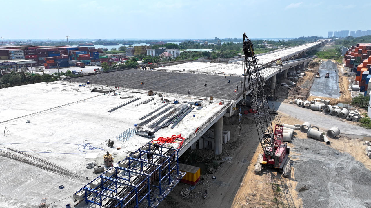 Quy mô nhiều nhánh giao cắt khiến nút giao Tân Vạn trở thành một trong những hạng mục phức tạp nhất toàn tuyến Vành đai 3. Các tuyến kết nối dần hiện hữu, từng bước giải tỏa áp lực giao thông cửa ngõ phía Đông TP Hồ Chí Minh.