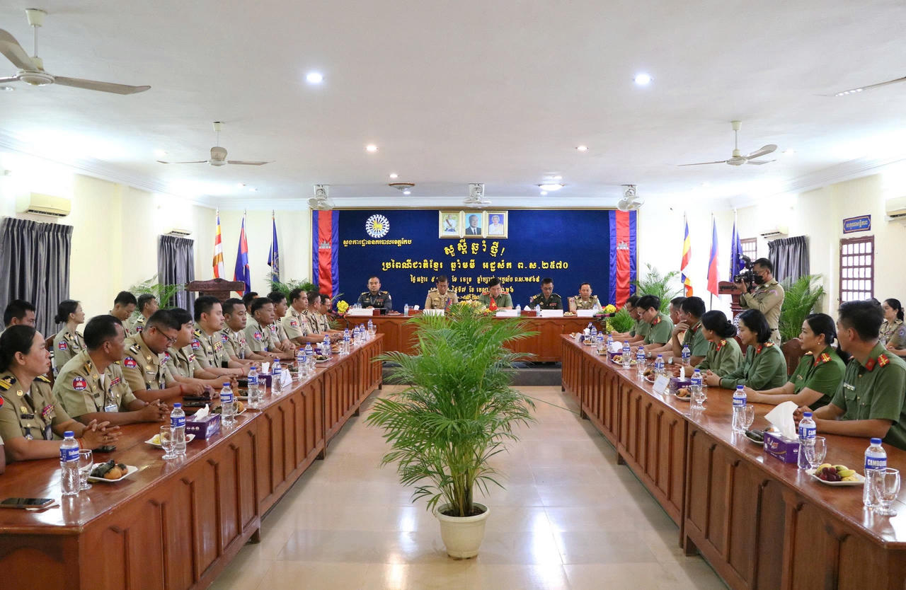 Quang cảnh thăm, chúc Tết tại Công an tỉnh Kep,&nbsp;Vương quốc Campuchia.