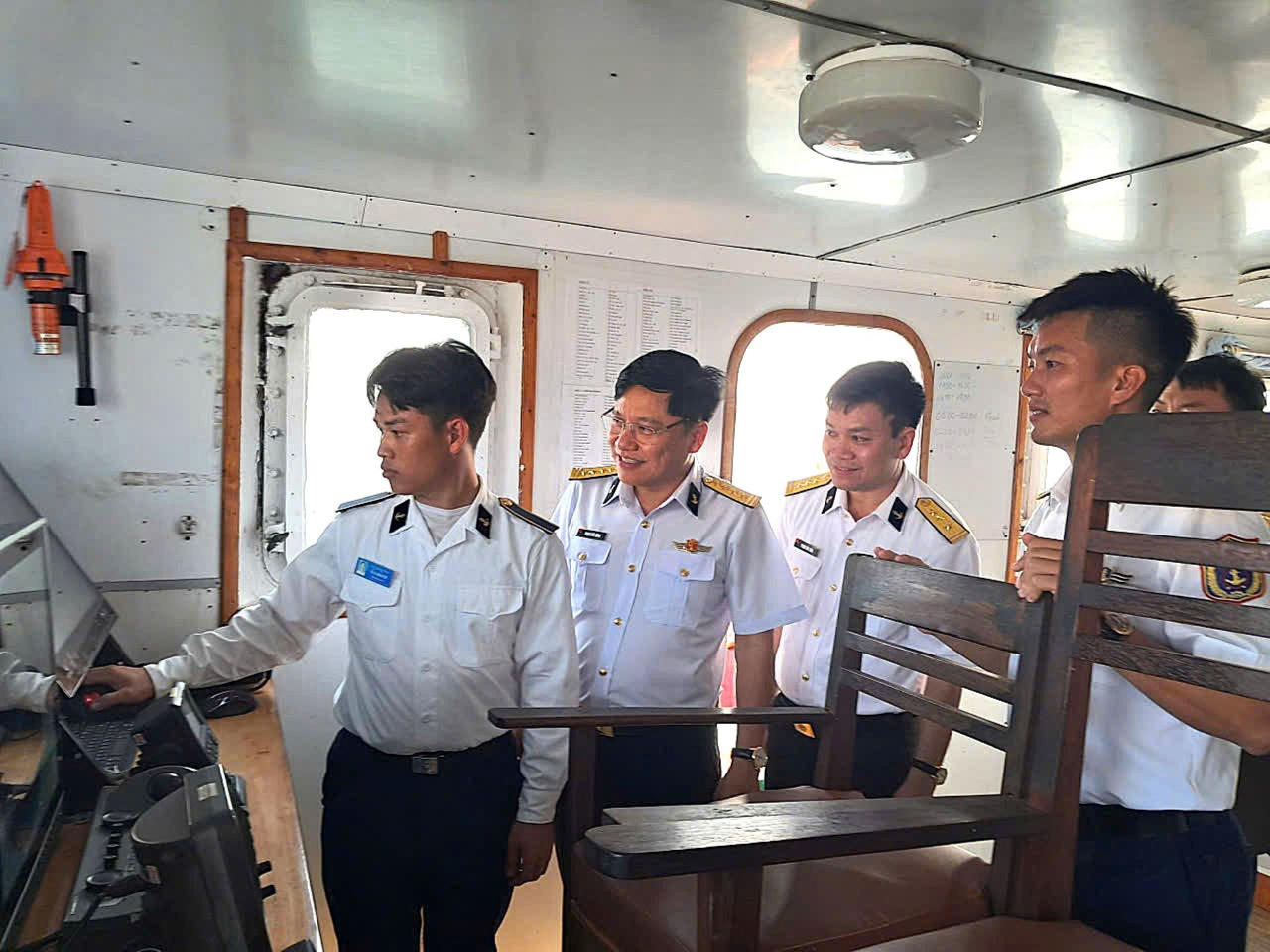 Đoàn công tác Học viện Hải quân kiểm tra, khảo sát chất lượng học viên của Học viện đang thực tập tại Bộ Tư lệnh Vùng Cảnh sát biển 2.