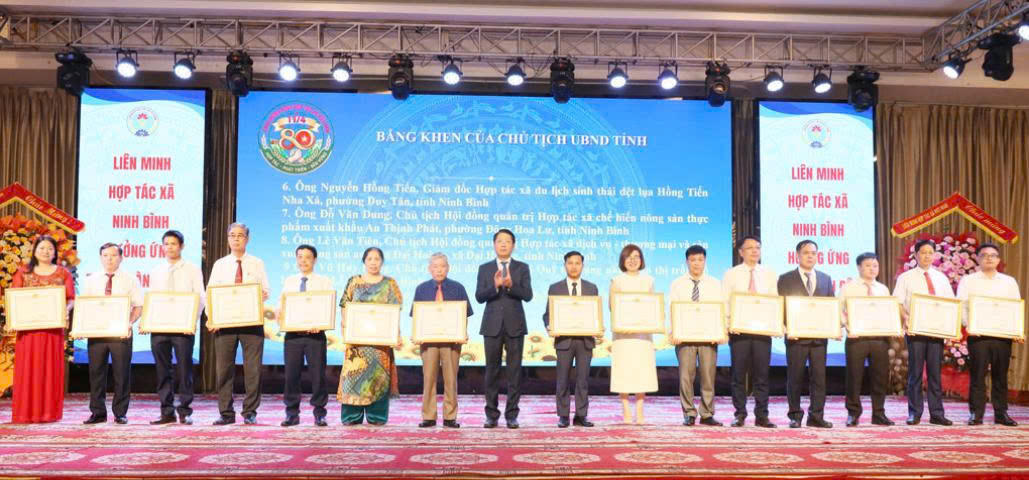 Ninh Bình kỷ niệm 80 năm phong trào hợp tác xã, tôn vinh các điển hình tiên tiến