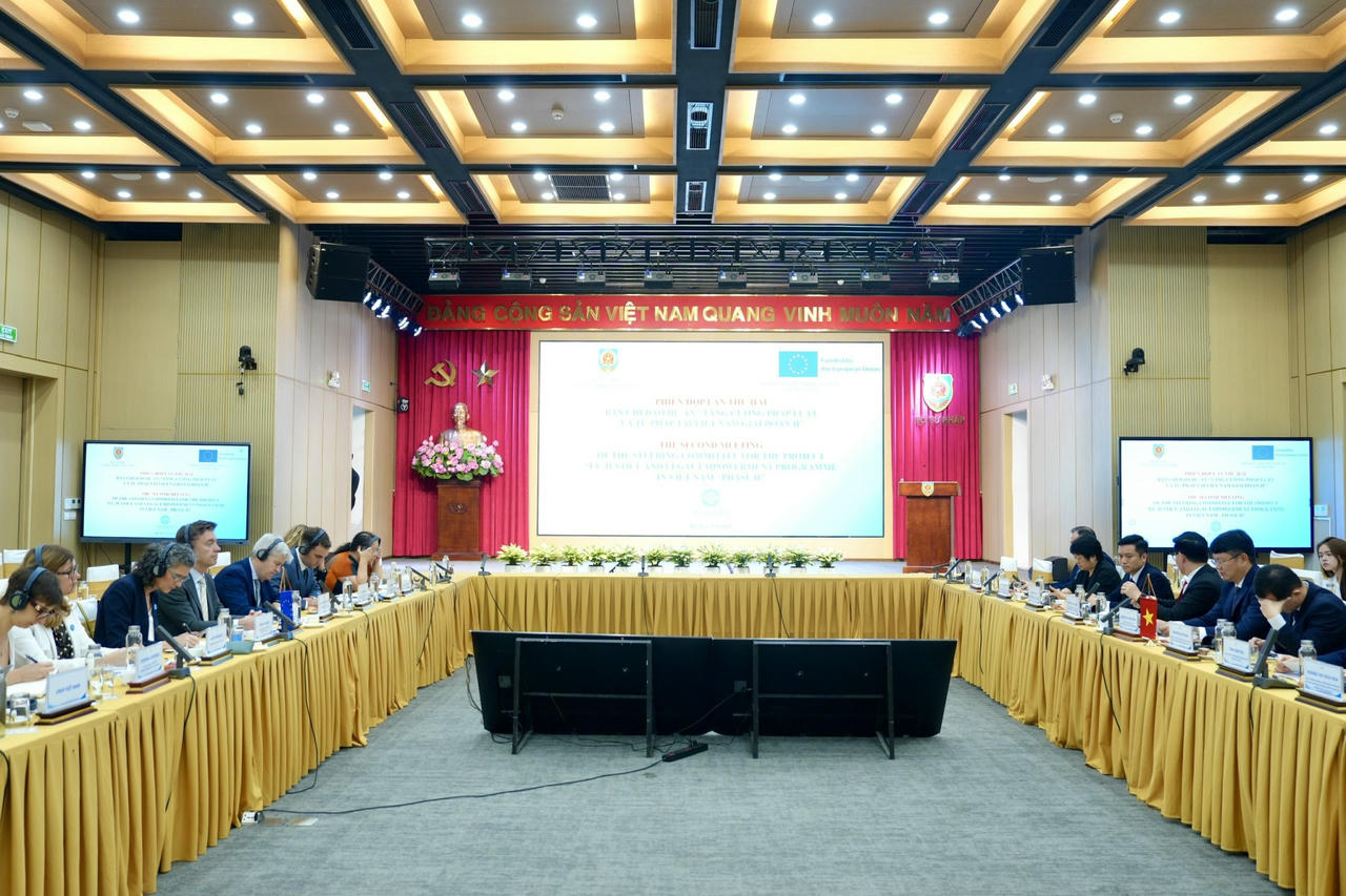 Quang cảnh phiên họp.