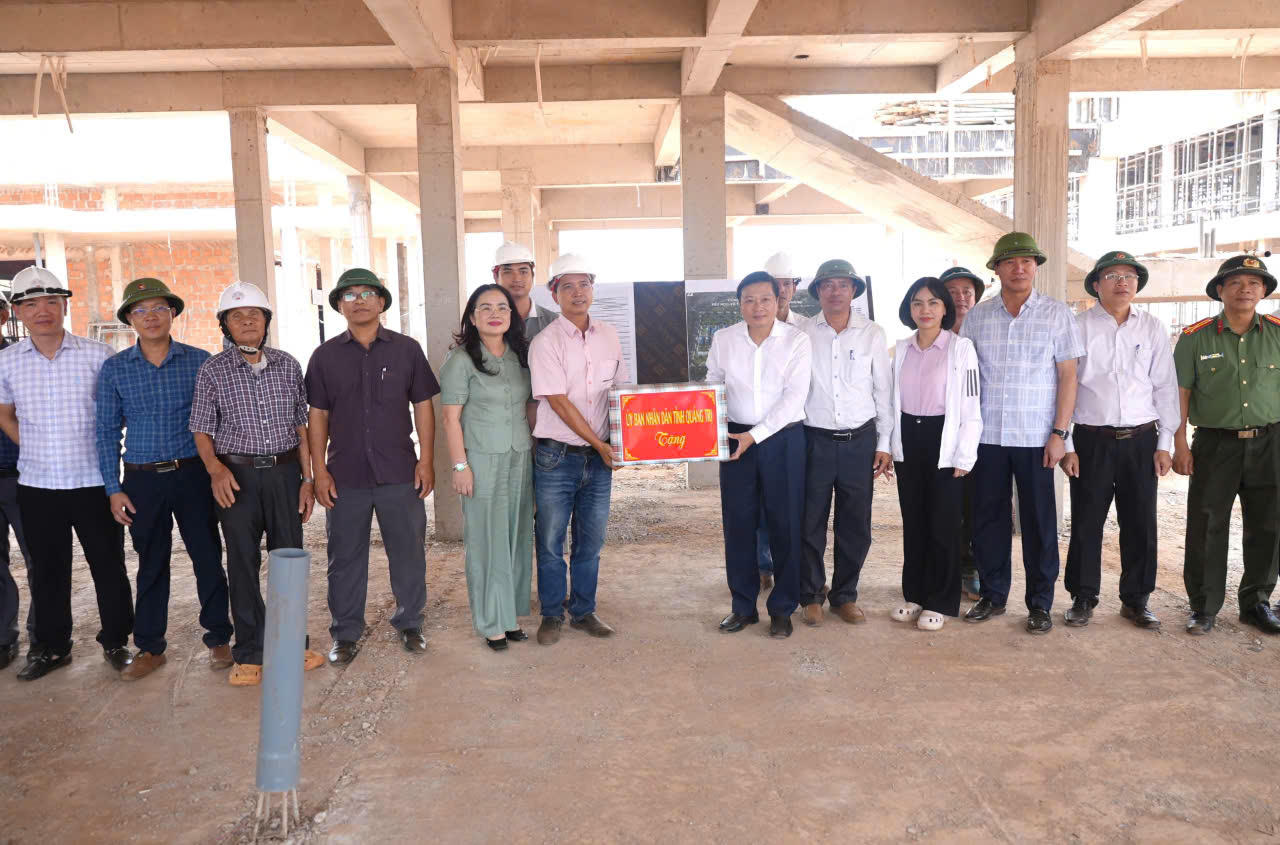 Chạy đua tiến độ, bảo đảm chất lượng các công trình trường học liên cấp vùng biên Quảng Trị