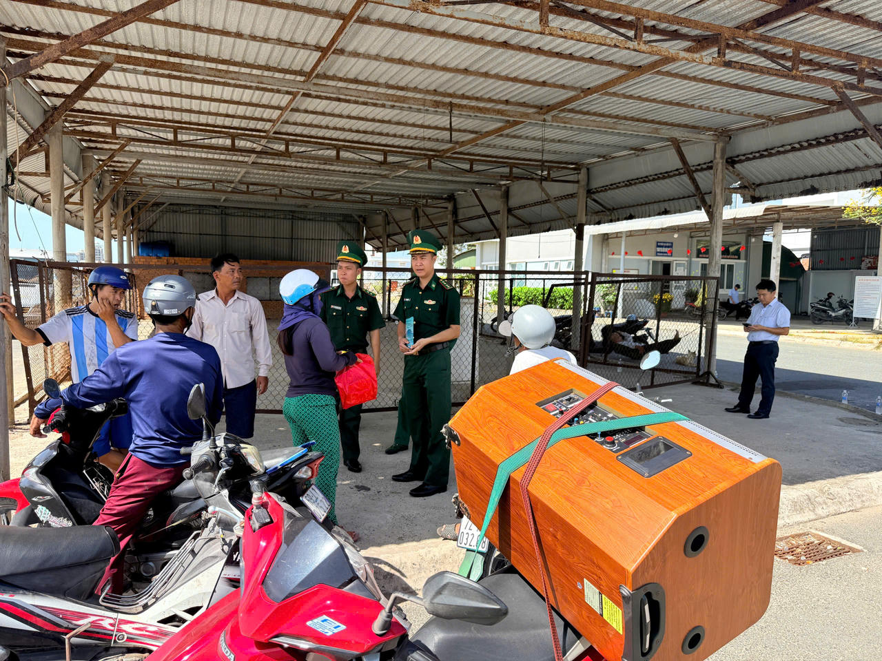 Chương trình “Tiếng loa Biên phòng” được triển khai tại khu dân cư, góp phần đưa pháp luật đến gần người dân.