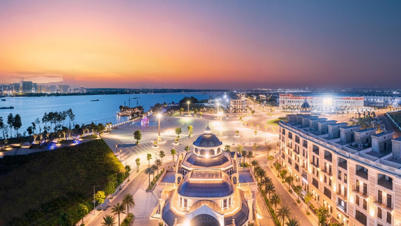 Một góc đô thị ven sông của Đồng Nai khi về đêm.