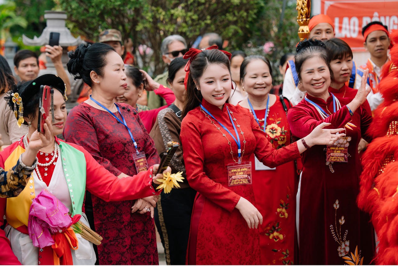 Đồng thầy Ngô Mỹ Hoa tại lễ hội