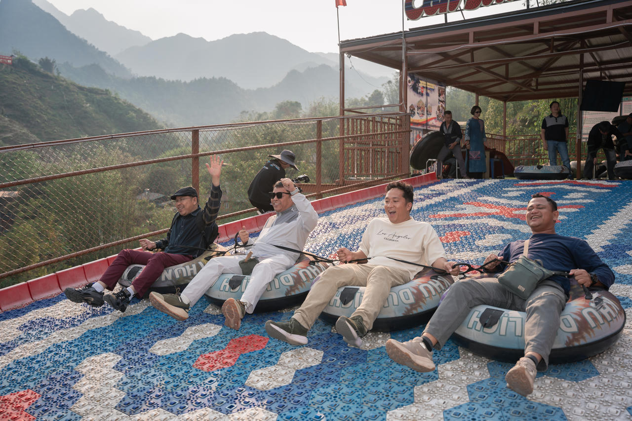 Các đại biểu trải nghiệm thực tế.