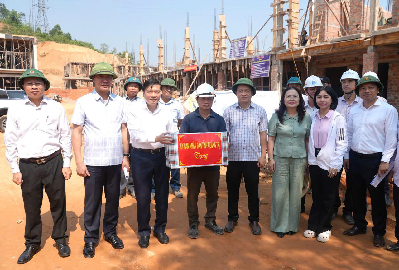 Chạy đua tiến độ, bảo đảm chất lượng các công trình trường học liên cấp vùng biên Quảng Trị