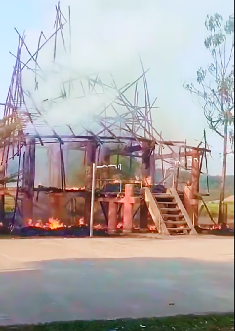 Bất cẩn khi chơi đùa, nhóm trẻ gây cháy rụi nhà rông ở Quảng Ngãi