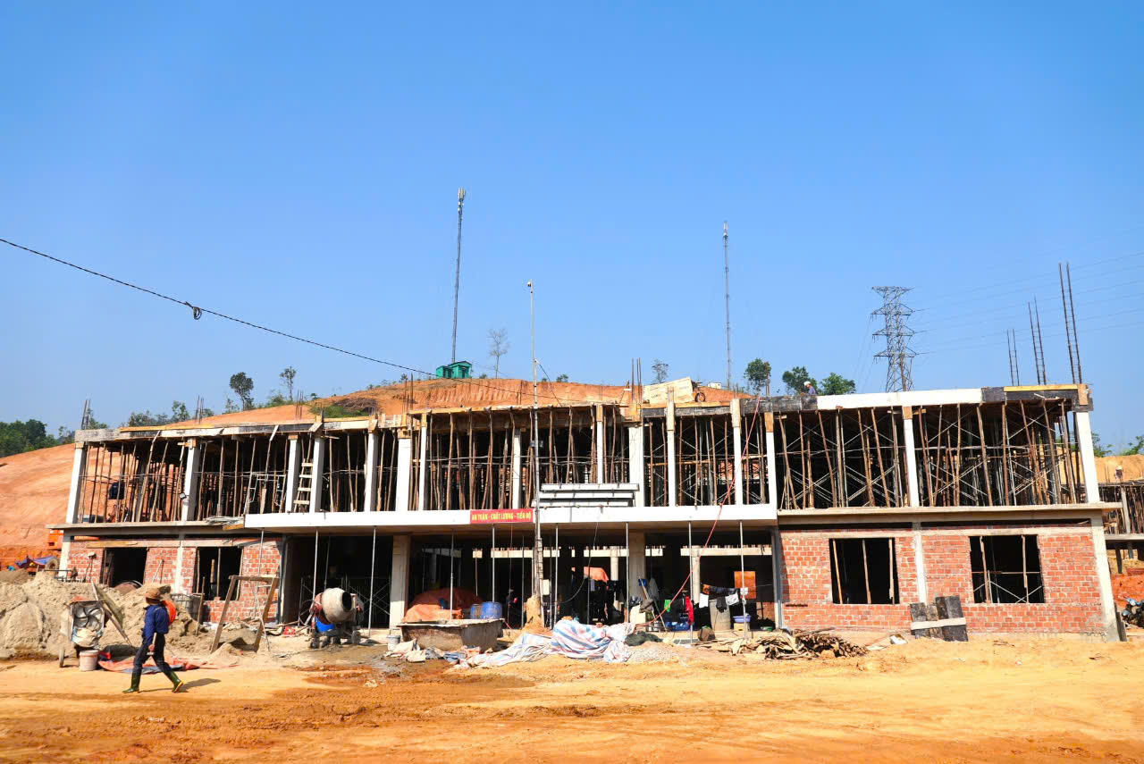 Dự án Trường nội trú tiểu học và THCS Đakrông đang được gấp rút thi công.