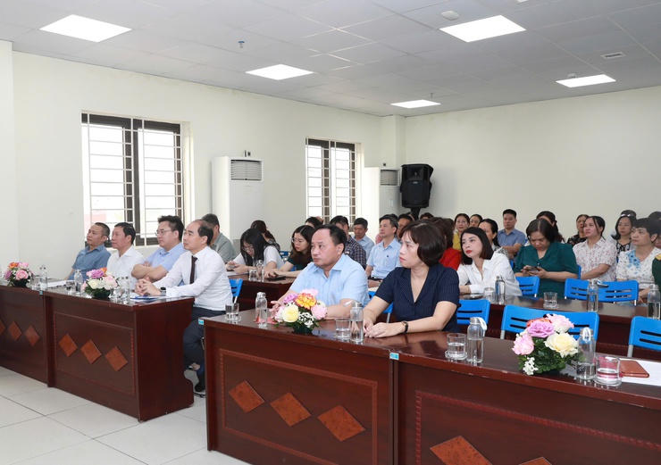 Các đại biểu tham dự hội nghị.