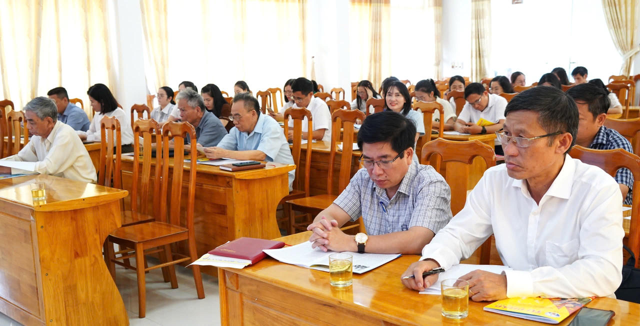 Đại biểu tham dự hội nghị.