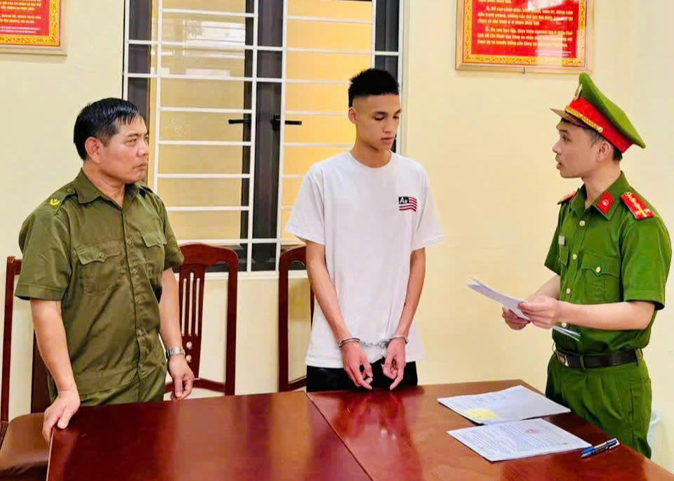 Khởi tố bị can vô cớ hành hung thiếu niên 14 tuổi 