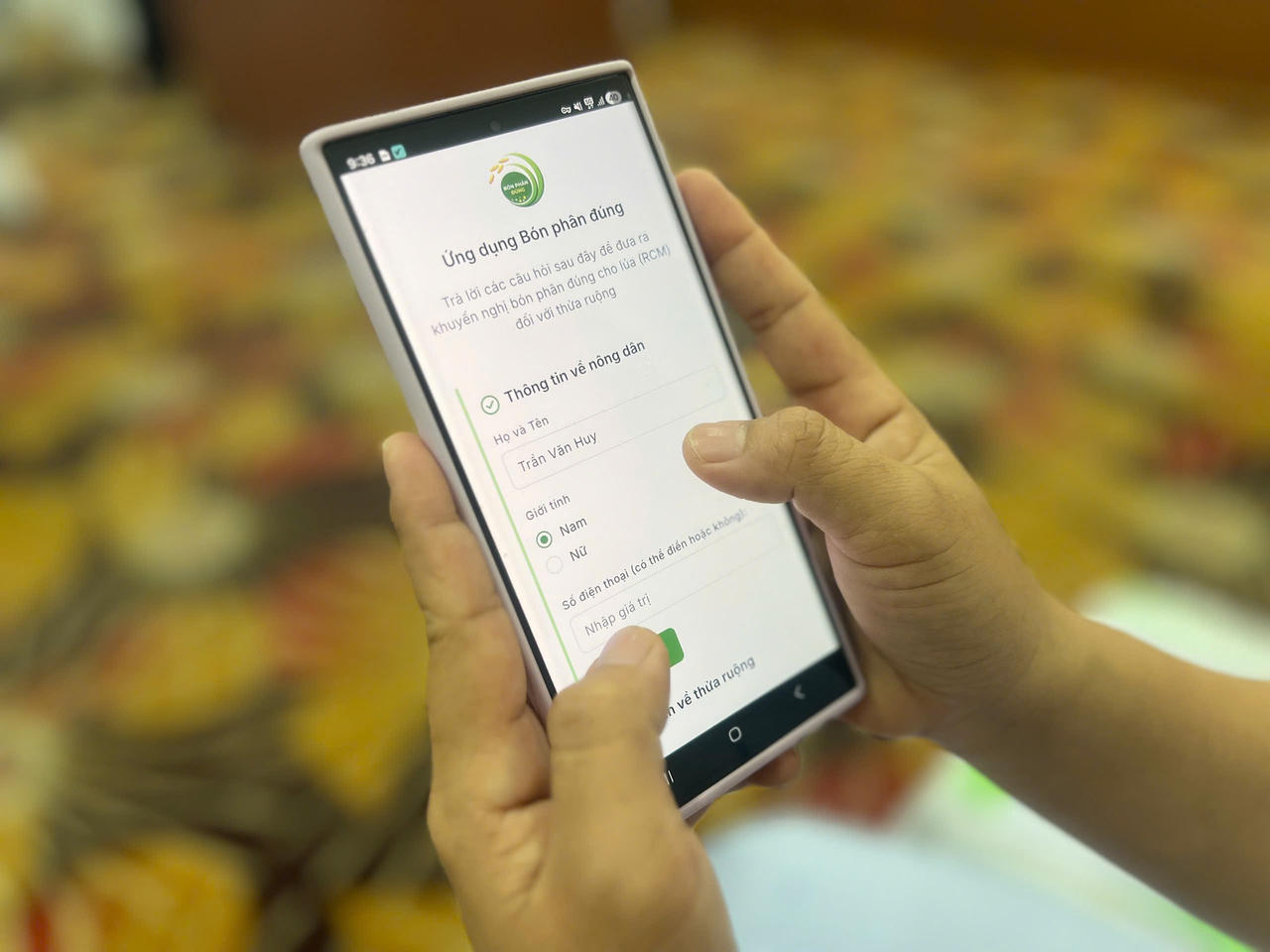 &nbsp;Ứng dụng công nghệ số về ứng dụng bón phân đúng trên điện thoại. (Ảnh trong bài: Lê Sơn)