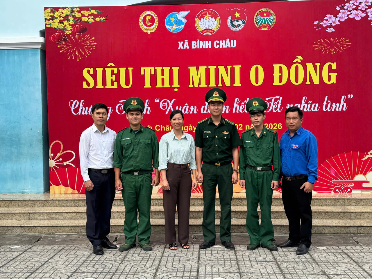 Đại úy Đỗ Ngọc Quyết, Chính trị viên phó cùng cán bộ chiến sĩ trong chương trình “Xuân đoàn kết, Tết nghĩa tình” xuân Bính Ngọ 2026.