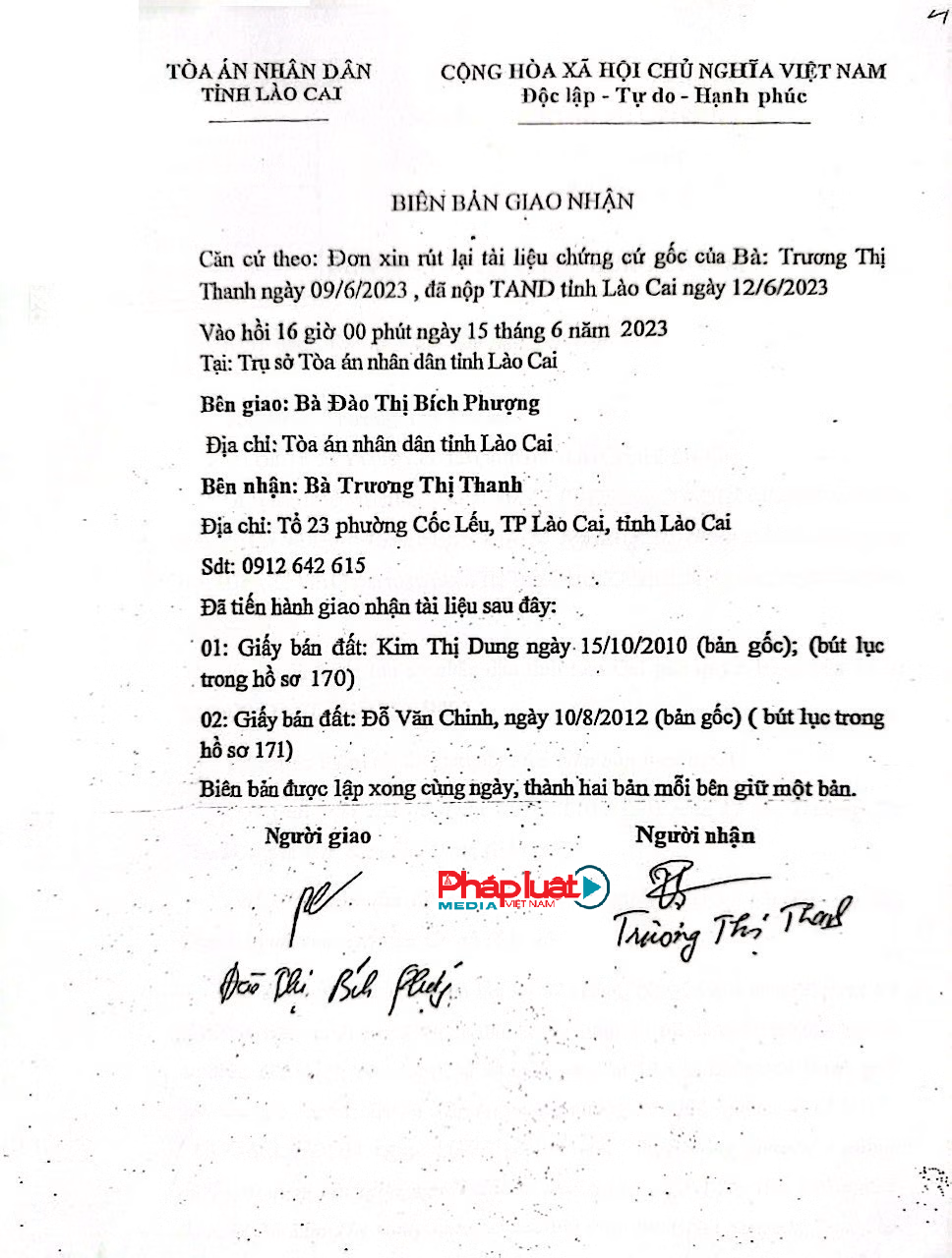 Văn bản thể hiện TAND tỉnh Lào Cai cho bà Trương Thị Thanh rút tài liệu chứng cứ gốc ngày 15/6/2023.