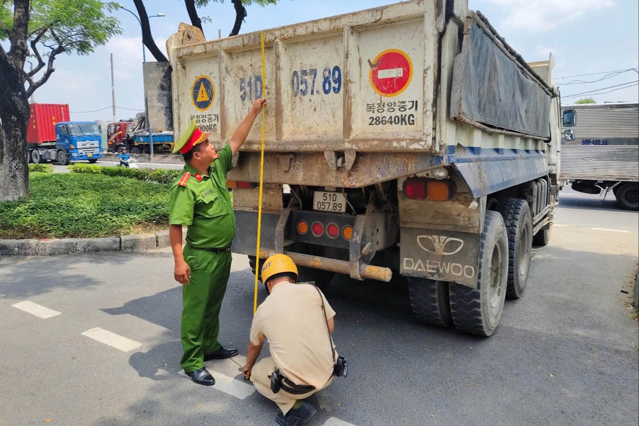 Công an TP HCM tổng rà soát, kiểm tra thực tế xe tải cỡ lớn