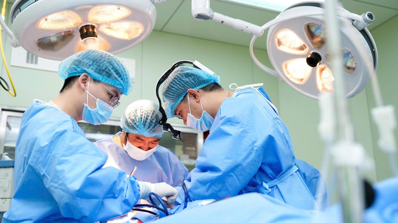 Bệnh viện Trung ương Huế phẫu thuật thành công u ác tính vùng xương hàm cho bệnh nhân 14 tuổi