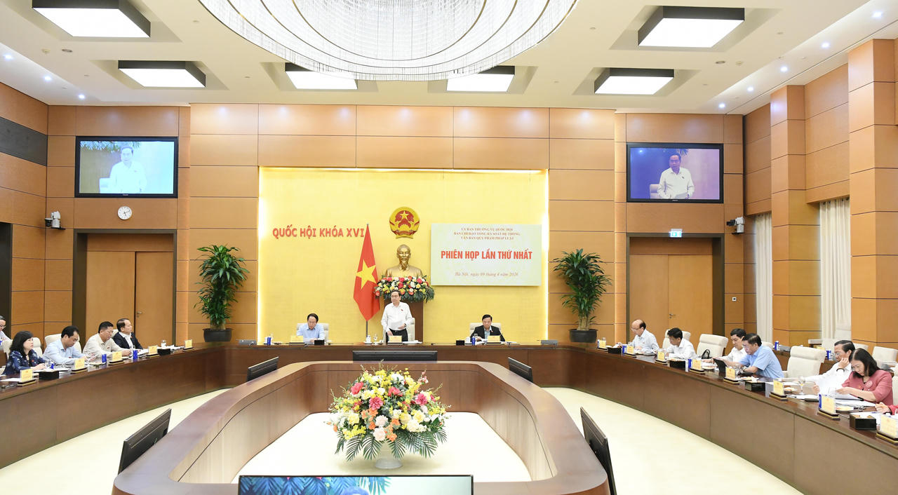 Ban Chỉ đạo tổng rà soát hệ thống văn bản quy phạm pháp luật họp Phiên thứ  Nhất:  Chuyển từ “làm luật cho đủ” sang “làm luật để phát triển”