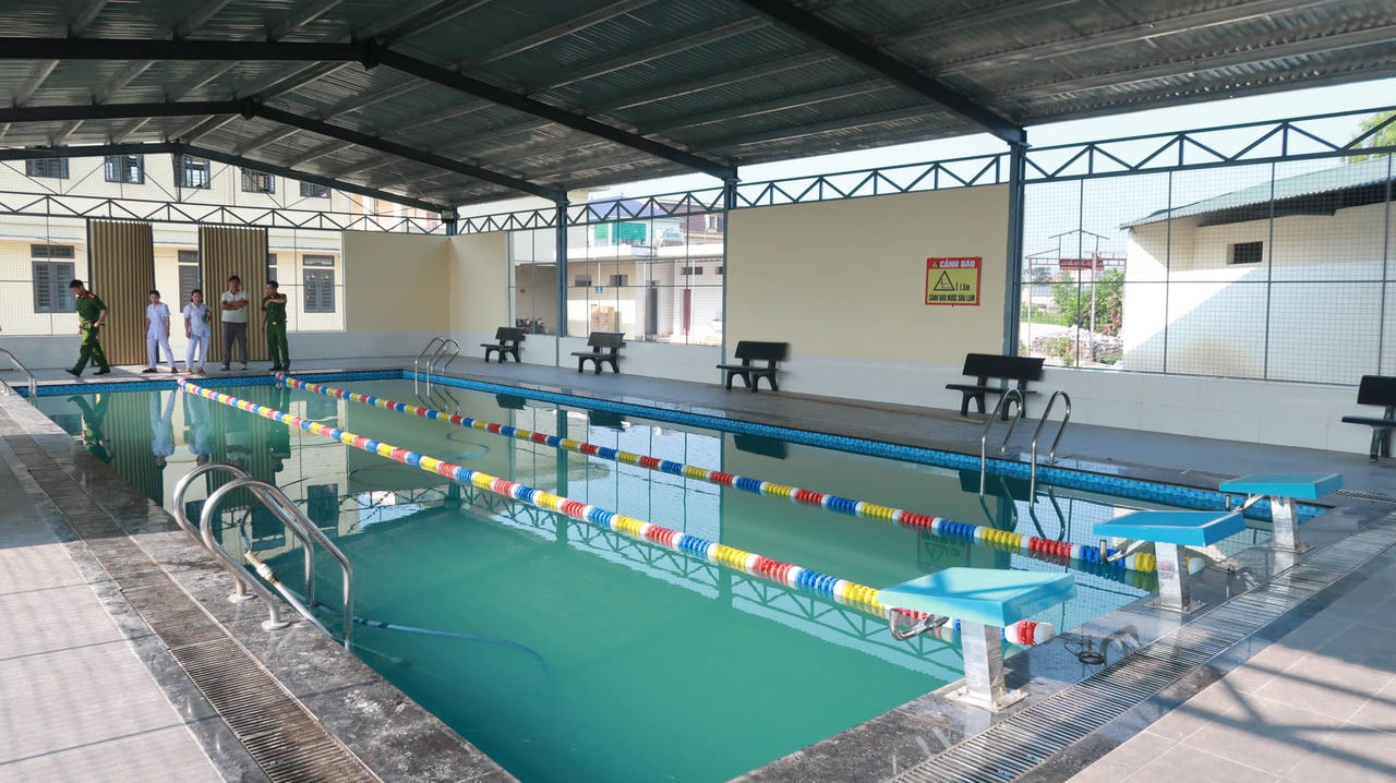 Các trường học ở Hà Tĩnh xây bể bơi dạy bơi cho học sinh. Trong ảnh là bể bơi tại trường THCS Đồng Lộc.