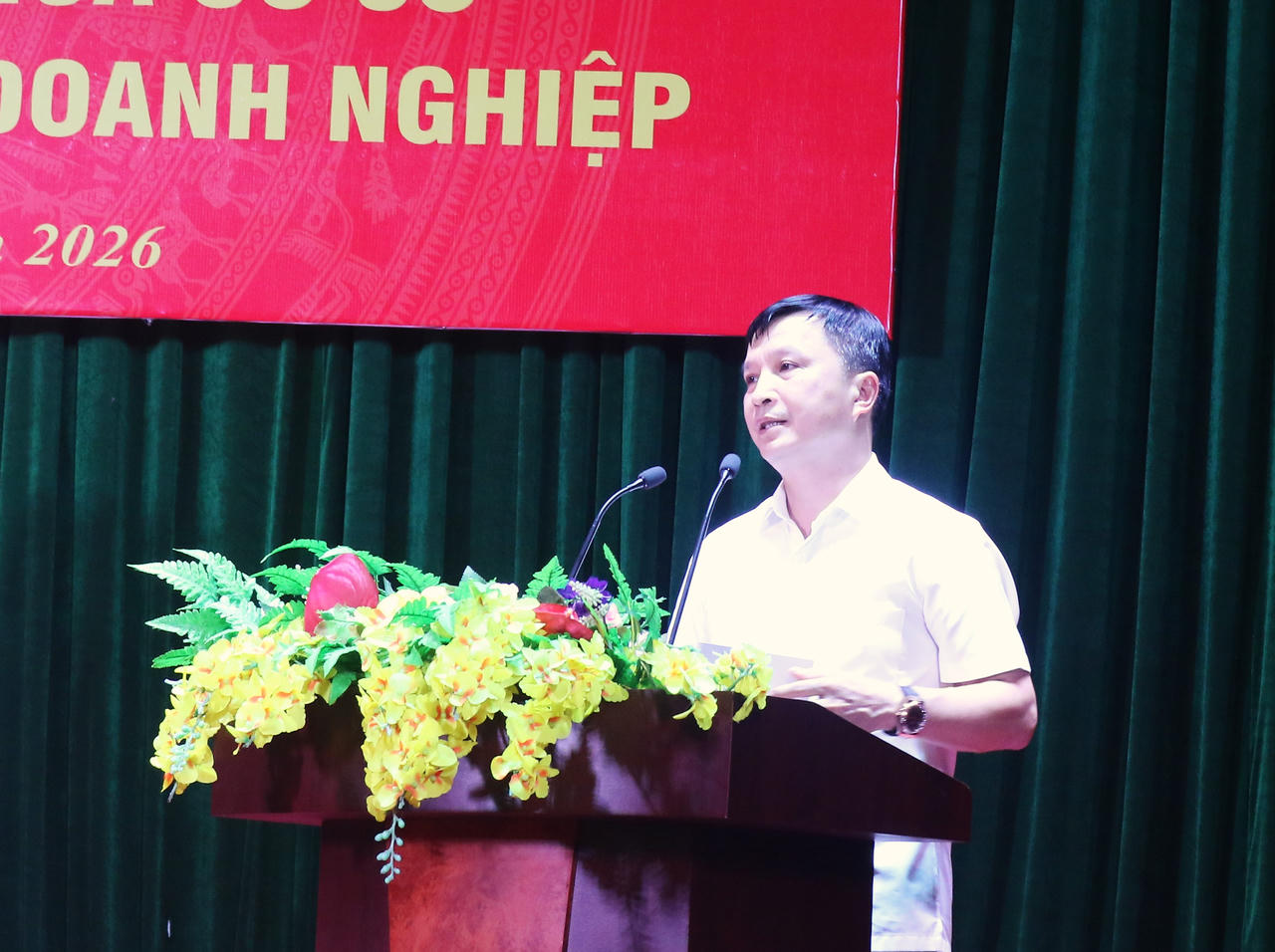Các đại biểu tham luận.