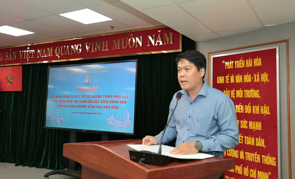 Ông Nguyễn Hùng Hậu - Phó Bí thư Đảng ủy, Chủ tịch UBND phường Xuân Hòa phát biểu.