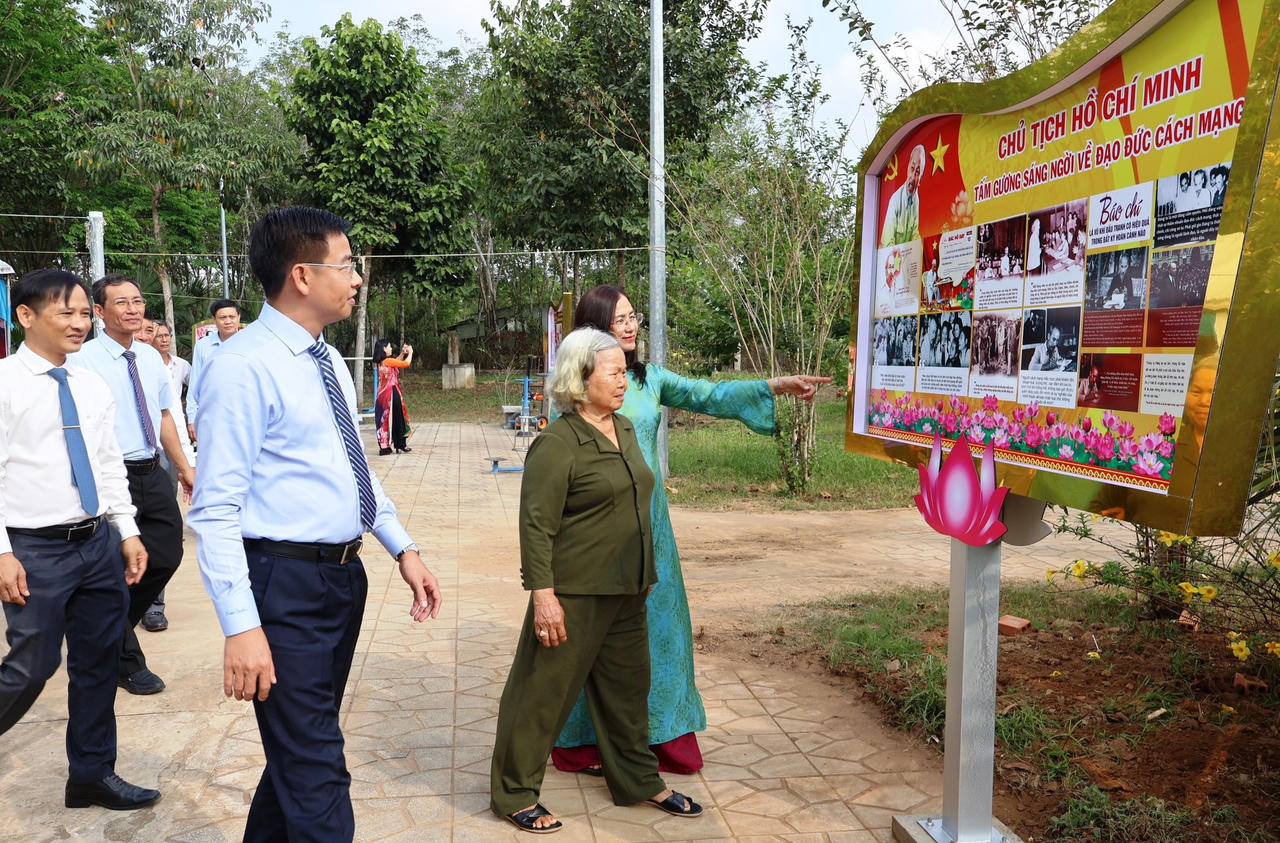 Thành ủy TP Hồ Chí Minh nhấn mạnh đến việc xây dựng và phát huy hiệu quả Không gian văn hóa Hồ Chí Minh, đưa nội dung này trở thành nét đặc trưng tiêu biểu của Thành phố.