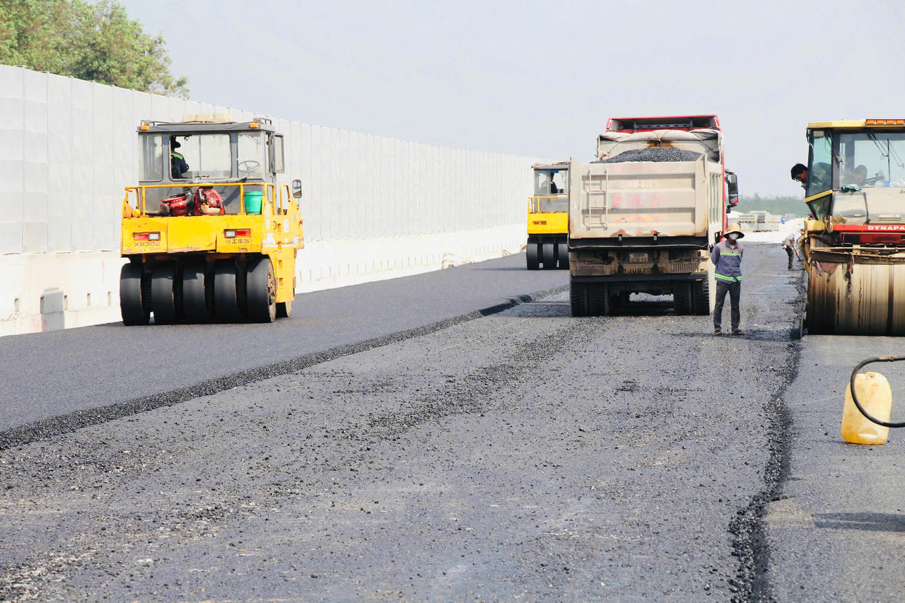 Chủ tịch UBND tỉnh Đồng Nai yêu cầu nhà thầu tăng tốc, bù tiến độ, bảo đảm hoàn thành đúng kế hoạch.