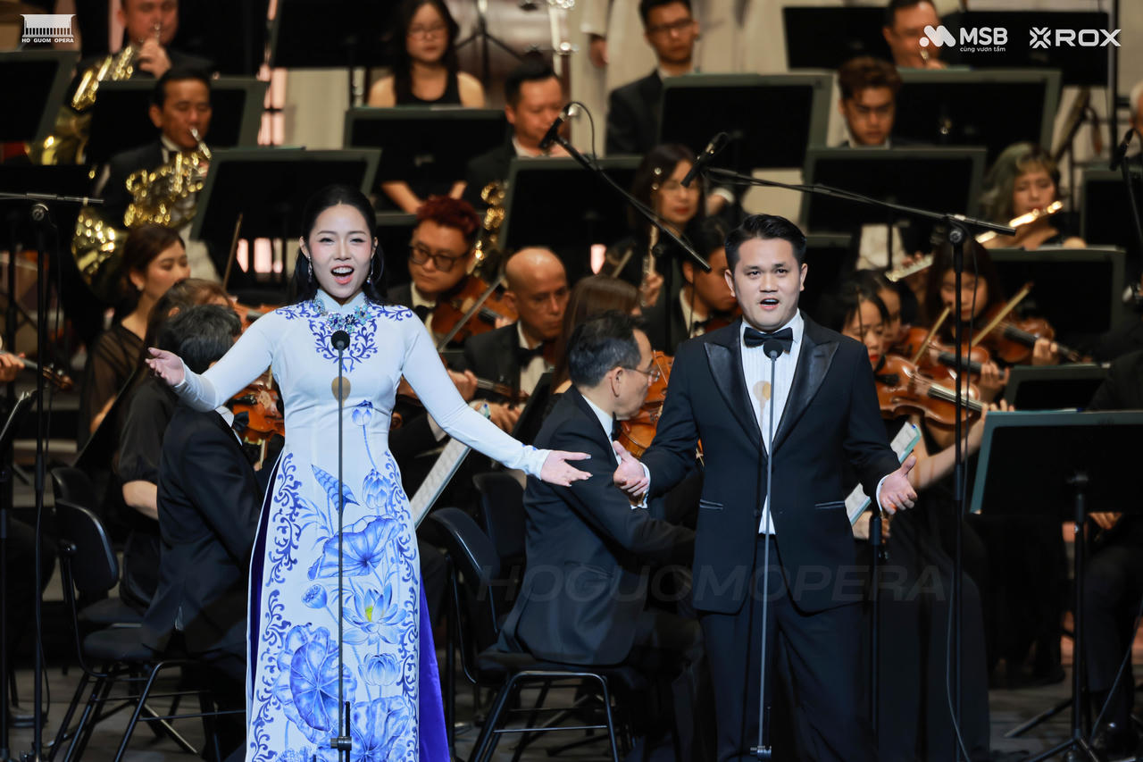 Chương trình như một bản hòa ca trang trọng, thể hiện sức mạnh đại đoàn kết toàn dân tộc, niềm tự hào, niềm tin về sự phát triển của đất nước trong kỷ nguyên mới (ảnh NHHG).