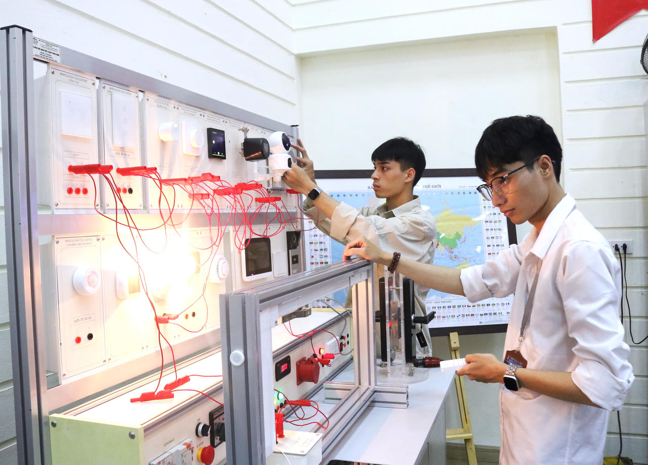 Hội thảo được kỳ vọng sẽ tạo chuyển biến rõ nét trong nhận thức và hành động của các bên liên quan, qua đó thúc đẩy gắn kết hiệu quả giữa đào tạo và sử dụng lao động, đáp ứng yêu cầu phát triển nhanh và bền vững của tỉnh Lào Cai trong giai đoạn tới.