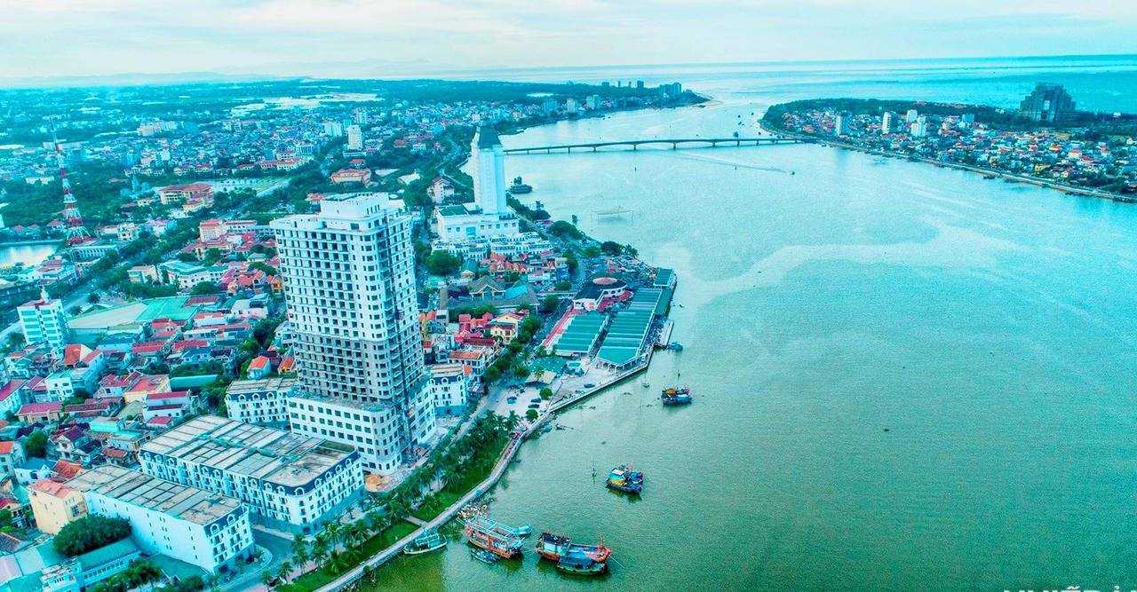 Giao diện phố thị của phường Đồng Hới, tỉnh Quảng Trị hôm nay. Ảnh: Hoàng An