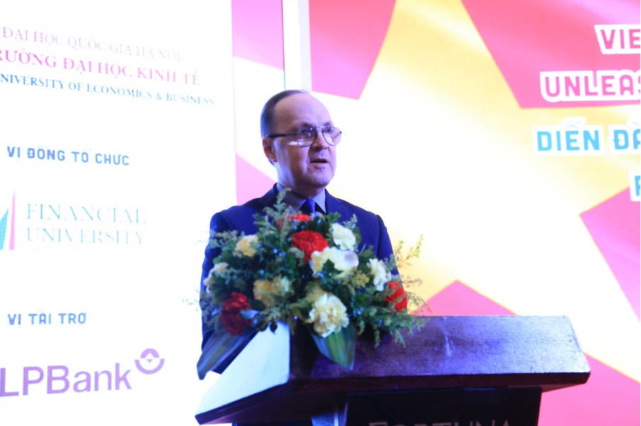 Đại sứ Đặc mệnh Toàn quyền Liên bang Nga tại Việt Nam Gennady Stepanovich Bezdetko phát biểu tại Diễn đàn